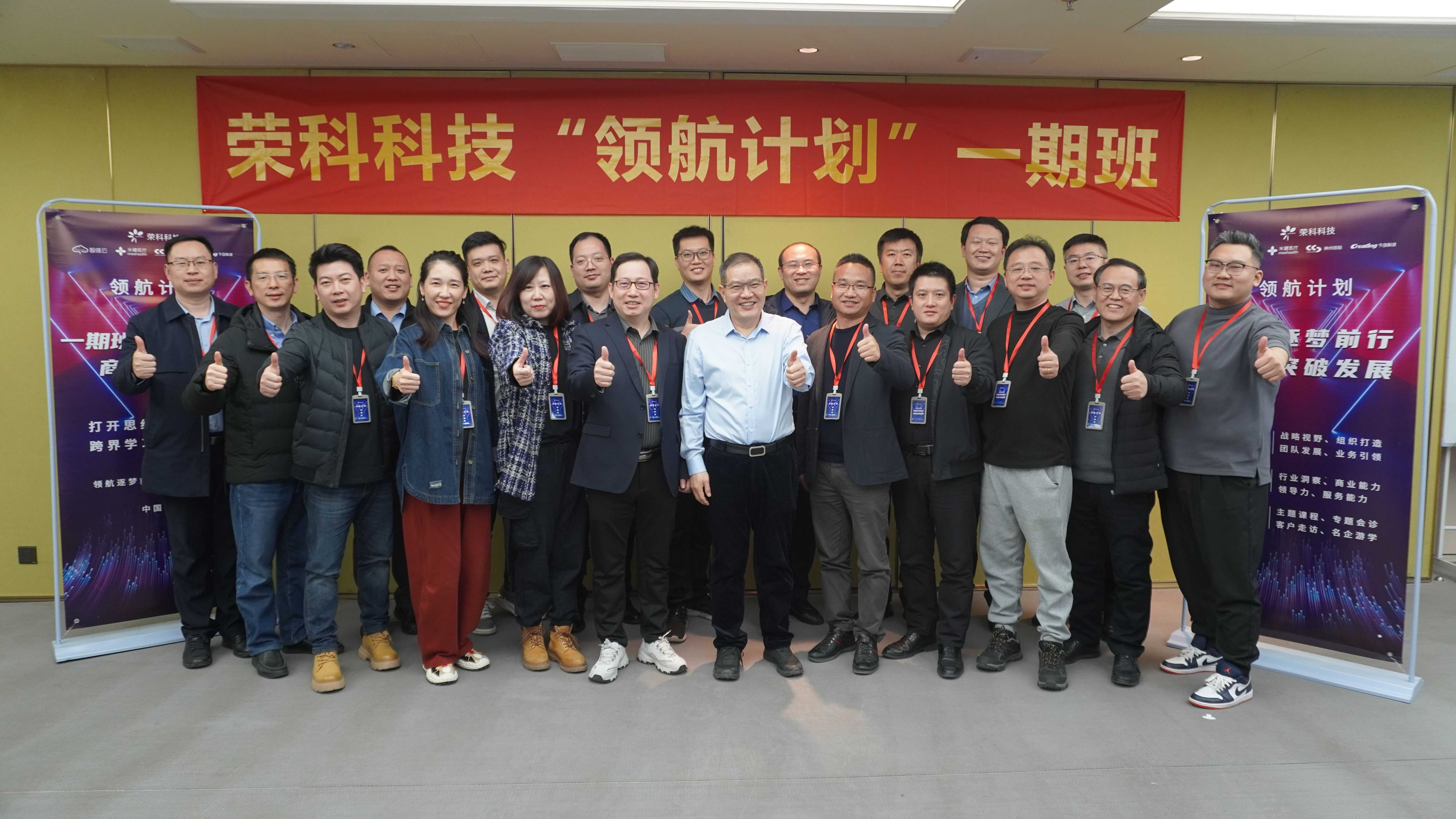 图1-大合照.jpg 图1-大合照.jpg